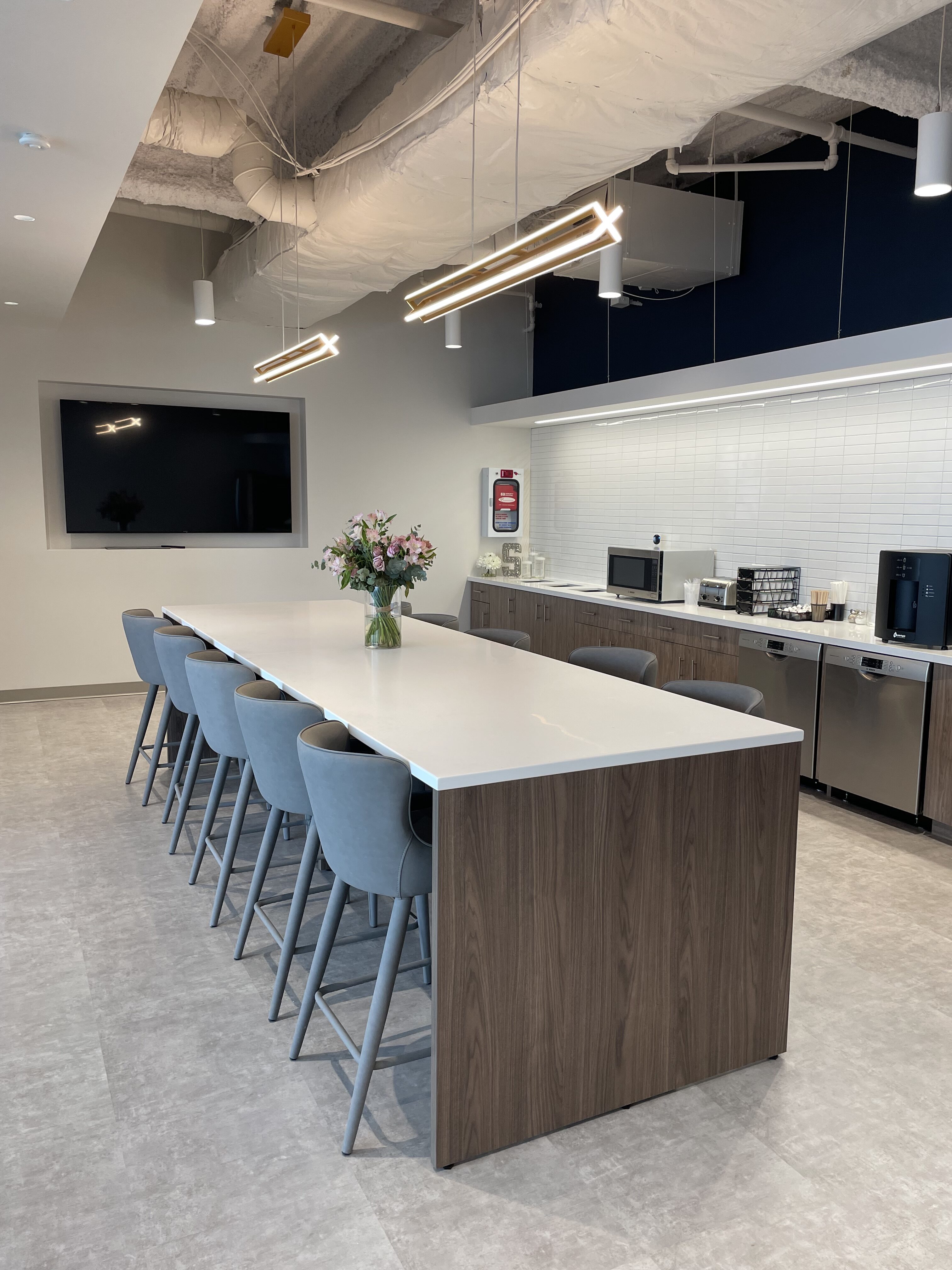 The kitchen in Salvi, Schostok & Pritchard's 35th floor office in Chicago, IL